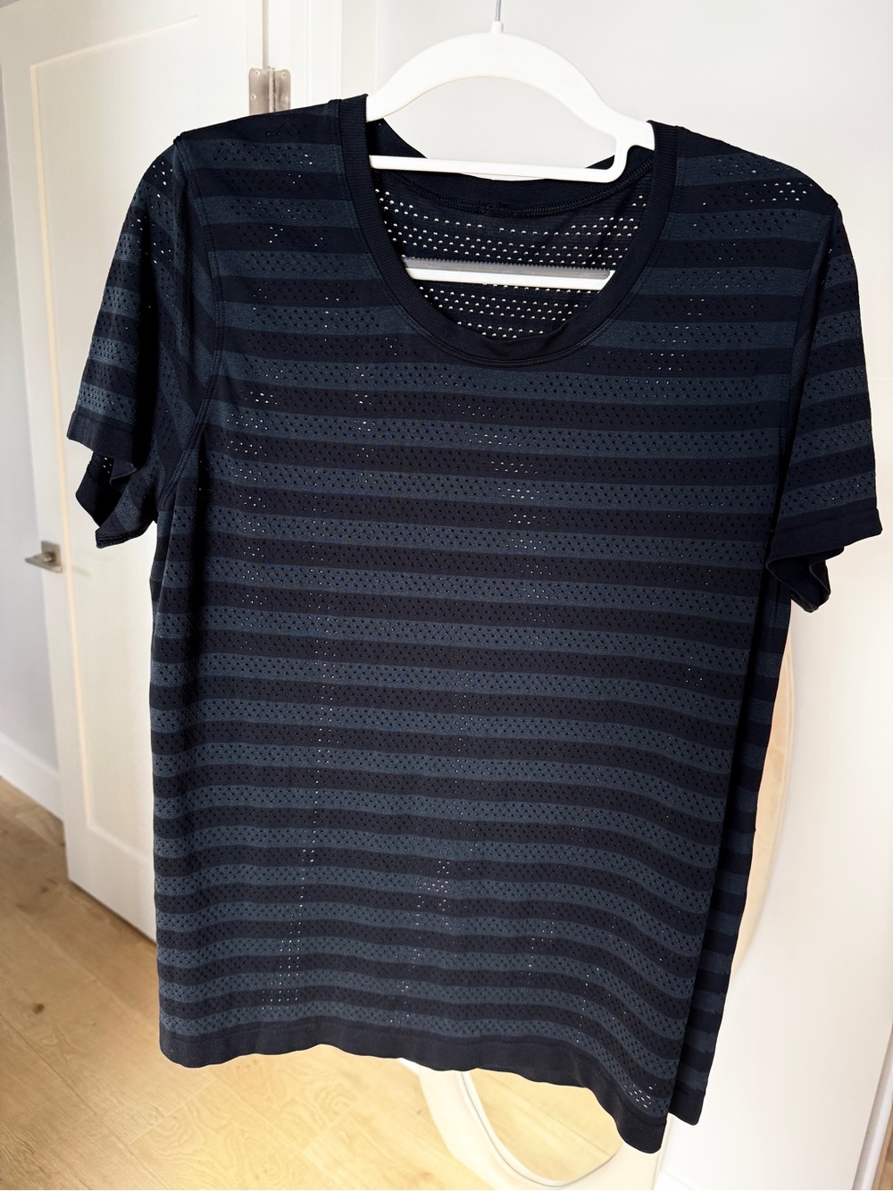 Lululemon Athletica Men’s Fast & Free Perforated Black Grey Striped Tee Shirt